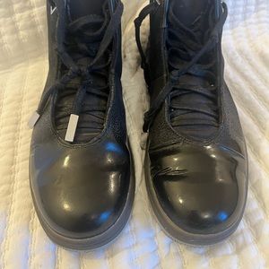 Nike Instigator size 9.5 US